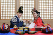 【海外の反応】なぜ韓国人は伝統的な結婚式ではなく、西洋式の結婚式を挙げるのか　海外の反応「アメリカの文化的支配、長い儀式や伝統を行うよりも魅力的」