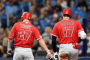 大谷翔平とトラウトがタブレットでメモリアルアーチを確認する様子←「二人は親友」（海外の反応）