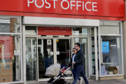 態度の悪い顧客には罰金、イギリスの郵便局のクレーマー対策