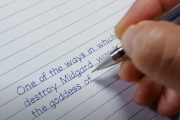 「これ手書きなの！？」まるでフォントの様にアルファベットを書いていく動画が話題！ 海外の反応
