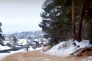 雪道の滑り止めに撒かれた砂に人間の頭蓋骨や骨、ロシア当局が捜査を開始