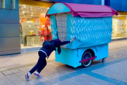 料理も凝った感じで凄い！！おしゃれでかわいいカラフル屋台！！外国人「設営、撤退も大変そうなのに料理への情熱が素晴らしい」