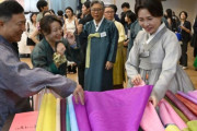 韓服をユネスコ無形文化遺産へ、金恵京夫人が職人・業界関係者を激励…「日常で楽しむ文化に」