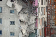 【震度０】韓国人「韓国のマンション崩壊現場で25トンのコンクリート構造物が崩壊！150人避難‥（ﾌﾞﾙﾌﾞﾙ」→「地震が起こったらどうなるんですか？」　韓国の反応