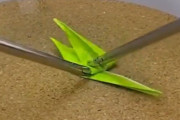 「医療器具で折り鶴を折ってる！」日本の外科医の手術練習が話題を集める