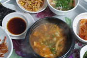 韓国人「7000ウォンの定食」
