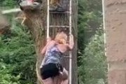 死神にからかわれてるとしか思えない恐怖の映像が海外で話題に
