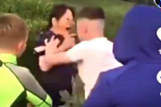 これは酷い！アイルランドで、少年グループがアジア系女性が運河に突き落とす映像が海外で話題に！　海外の反応