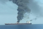 外国人「日本のタンカー2隻がホルムズ海峡で攻撃される、誰がやったんだ」