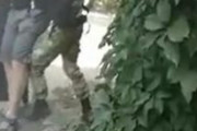 海外「ロシア占領中のルハンシクで強制徴兵。徴兵を嫌がる父親を連れて行こうとする兵士達の動画がこちら」