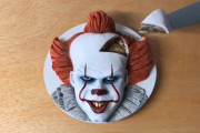 殺人ピエロを食べちゃおうぜ。ペニーワイズがケーキになっちゃった
