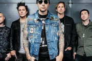 【海外】BABYMETALとAvenged Sevenfold（A7X）のバックステージショット