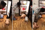 冷蔵庫を閉めたいパパｖｓ冷蔵庫が気になる三つ子ちゃん。三つ子のお世話の大変さがよくわかります