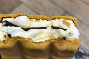 海外「こんなアイス作るなんて日本すごすぎる！」 日本のチョコモナカジャンボにはまる外国人たち 海外の反応