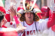 海外の反応　「初兜」大谷翔平、菊池から3号2ランホームラン！