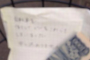 自転車のかごに入れられた日本語のメモと千円札→海外「日本でしかありえない…」「本当にすばらしい」「世界は日本から多くのことを学べる」
