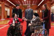 韓国人「文在寅大統領と元偽慰安婦イ・ヨンスさんの姿をご覧ください」　韓国の反応