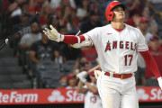 海外「大谷翔平は俺たちに笑顔を運んでくれる！(ﾌﾞﾙﾌﾞﾙ」37号ホームラン！打球速度181km、飛距離118mライトへ弾丸ライナー！