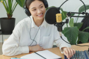 ラジオ番組が秘密裏にAIをパーソナリティに起用、半年後にようやく気付かれ物議