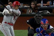 【海外の反応】「なんてスイングだ！」大谷翔平、逆方向へのフェンス直撃の二塁打！ブルペン陣の好投も光る