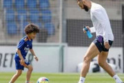 海外の反応「君もオタクなの?」世界最強FWが日本の大人気漫画のファン？愛息との2ショットを投稿しキャラクターになぞらえる